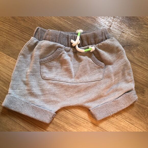 📳 Cat & Jack | 0-3m Shorts - Picture 1 of 2